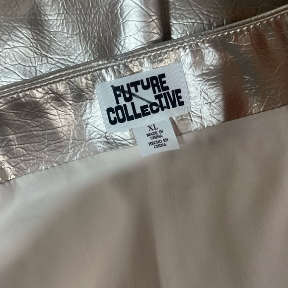 New without Tags Shiny Silver Faux Leather Future Collection Mini Skirt - XL - Picture 4 of 5